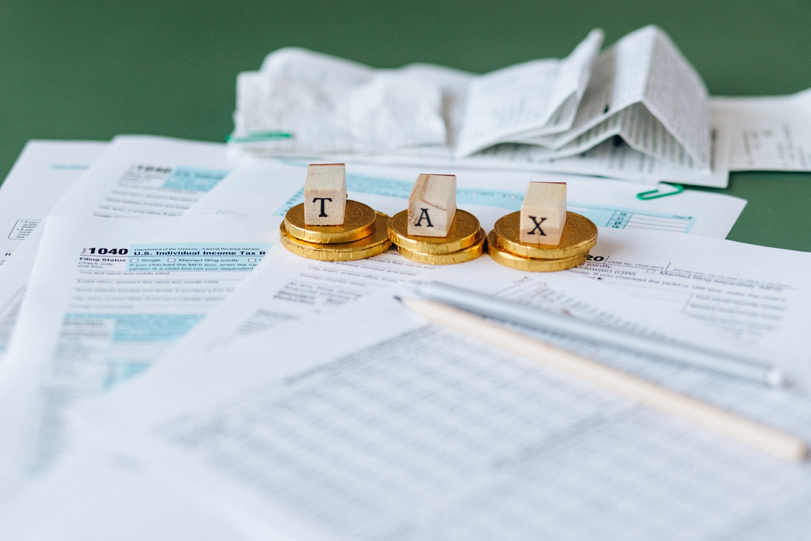 How to calculate taxes from capital gains and combine them with your other income